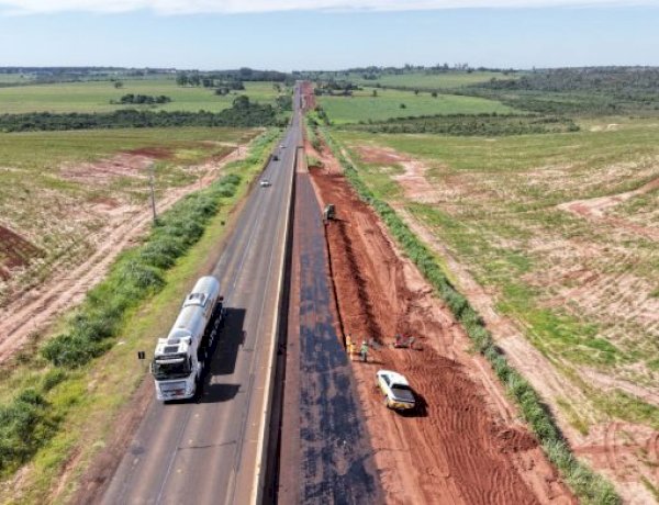 MUNDO NOVO: OBRAS DE FAIXAS ADICIONAIS NA BR-163 AVANÇAM PARA ETAPA DE PAVIMENTAÇÃO