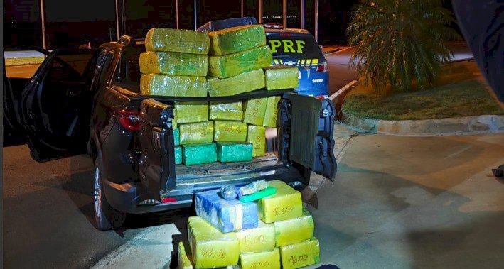 PRF apreende quase 800 kg de drogas após perseguição em Eldorado
