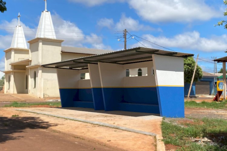 Prefeitura de Eldorado conclui Ponto de Ônibus no Bairro Manoel Gomes