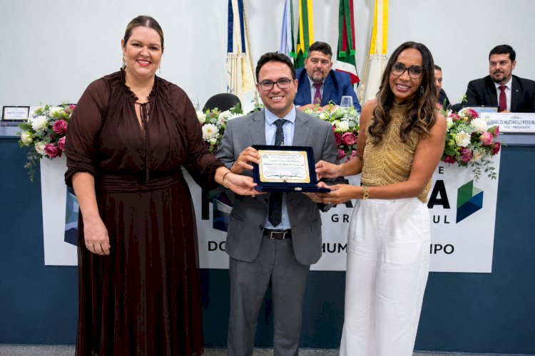 CÂMARA DE MIRANDA HOMENAGEIA DEPUTADO ESTADUAL PEDROSSIAN PELOS SERVIÇOS PRESTADOS AO MUNICÍPIO