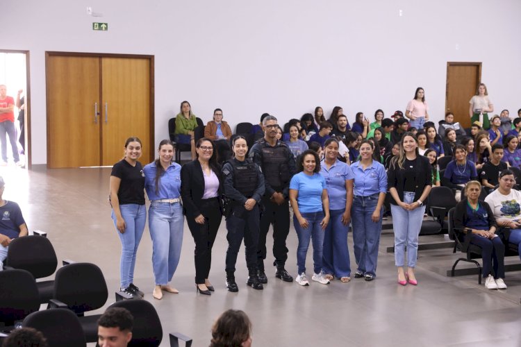 AGOSTO LILÁS: PALESTRA EM ELDORADO ORIENTA ESTUDANTES SOBRE PREVENÇÃO À VIOLÊNCIA CONTRA A MULHER